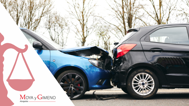 Imagen de coches chocando usada para blog de Moya y Gimeno: Reclamaciones de accidentes de tráfico: todo lo que necesitas saber para recibir tu indemnización