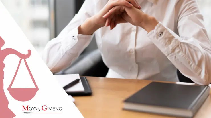 Abogado penalista explicando delitos leves y juicios rápidos en Barcelona