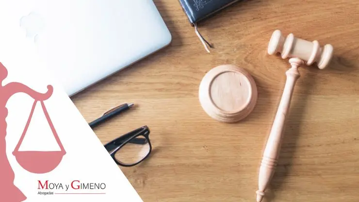 Abogado analizando antecedentes y reincidencia penal en Barcelona